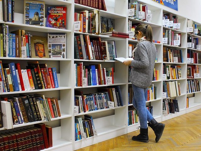 praca w bibliotece